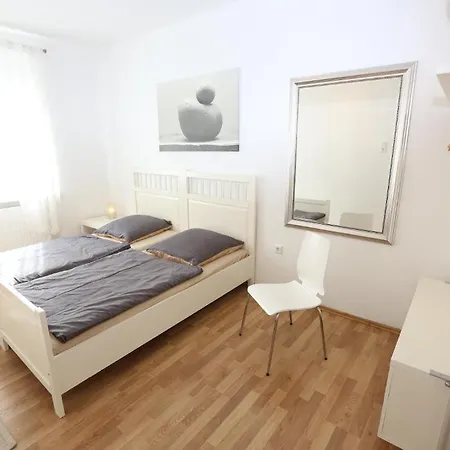 Thommen Apartment *
